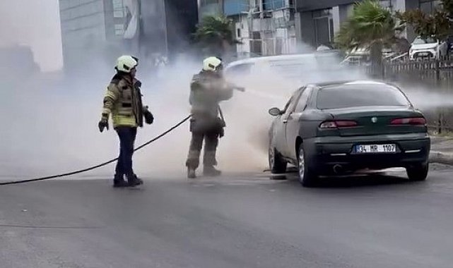 Ataşehir'de araç yangını