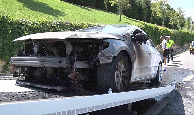 Ataşehir'de otomobil alev alev yandı