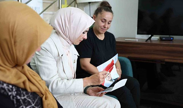 Bakan Göktaş, Cumhurbaşkanı Erdoğan'ın "Terörsüz Türkiye" mektubunu Yalova'da şehit ailesine ulaştırdı