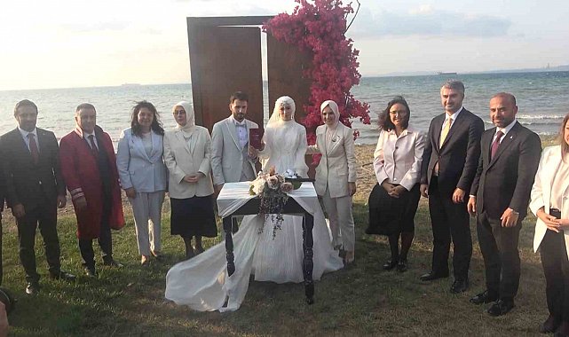 Bakan Göktaş, Yalova'da nikah şahitliği yaptı
