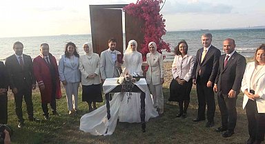 Bakan Göktaş, Yalova'da nikah şahitliği yaptı