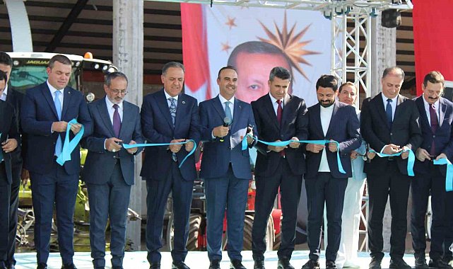 Bakan Kacır: "23 yıla asırlık başarılar sığdırarak, büyük ve güçlü Türkiye'yi inşa ettik"