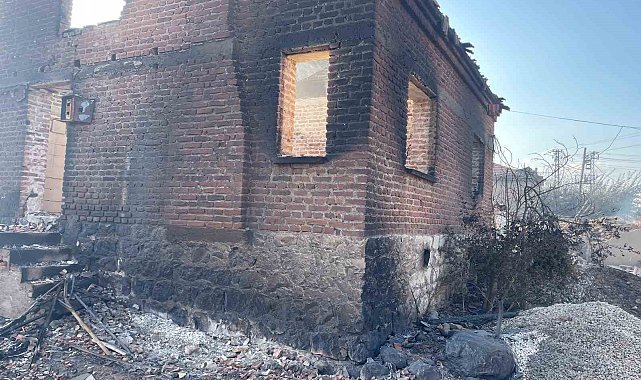 Bakan Kurum açıkladı; Saçaklar köyünde 26'sı konut 43 yapı hasar gördü