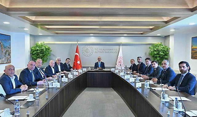 Bakan Uraloğlu ile ulaşım zirvesinde bir araya geldiler