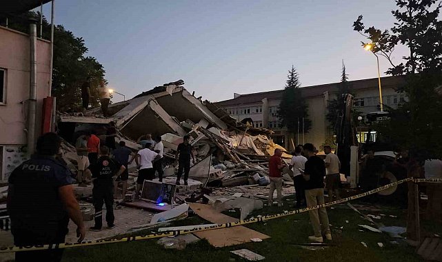 Balıkesir'deki deprem için Aydın'dan AFAD ekipleri yola çıktı