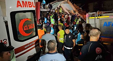 Balıkesir'deki depremde yıkılan binadaki 6 kişinin 6'sı da sağ kurtarıldı