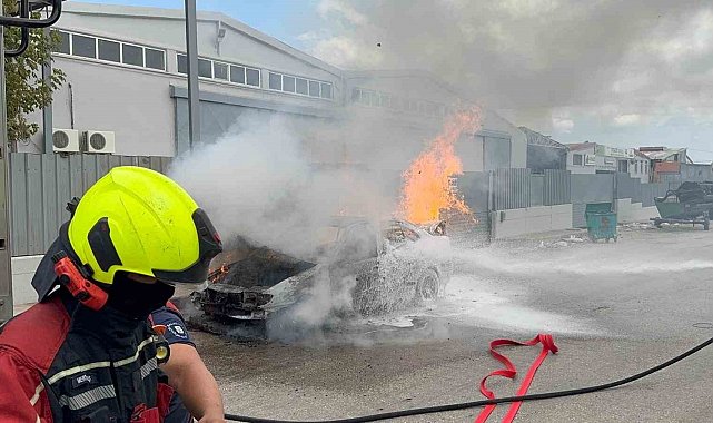 Bandırma Sanayi Sitesi'nde araç yangını korkuttu