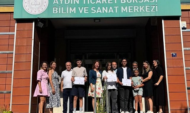 Başarılı öğrencilerden okullarına veda