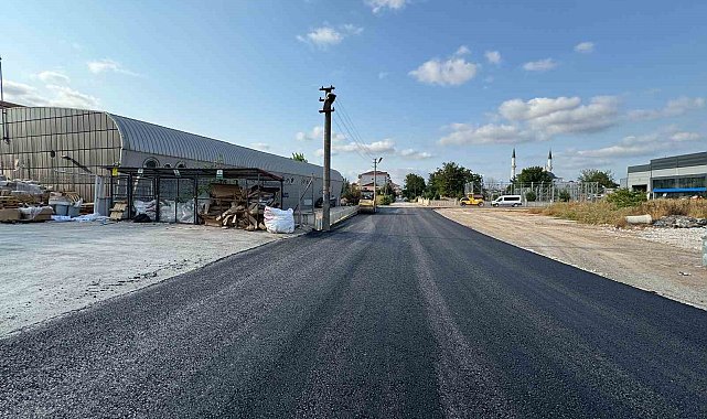 Başiskele'de yollar asfaltla yenileniyor