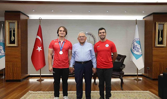 Başkan Büyükkılıç, dünya şampiyonu Arslan'ı ağırladı