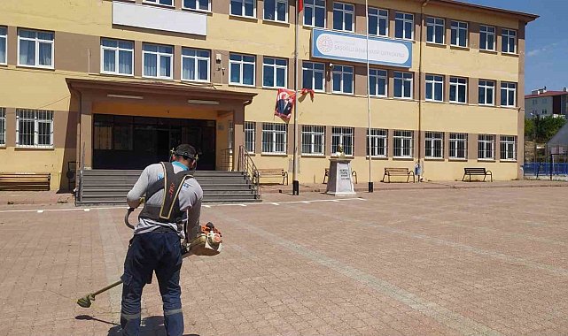 Başkan Özdoğan: "Çocuklarımız yeni döneme tertemiz okullarda başlayacak"