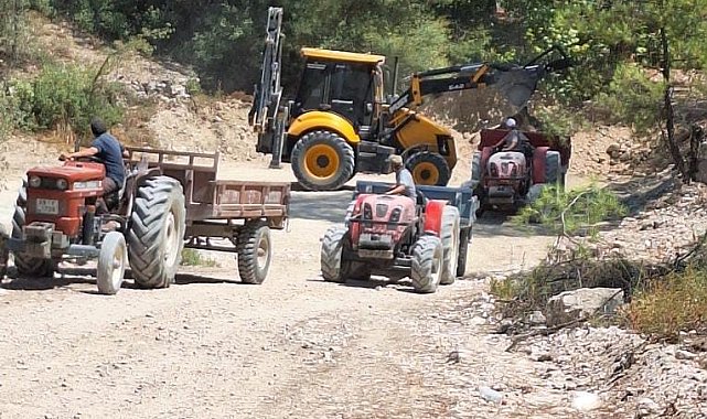 Başkan Özel'den incir üreticisine yol desteği
