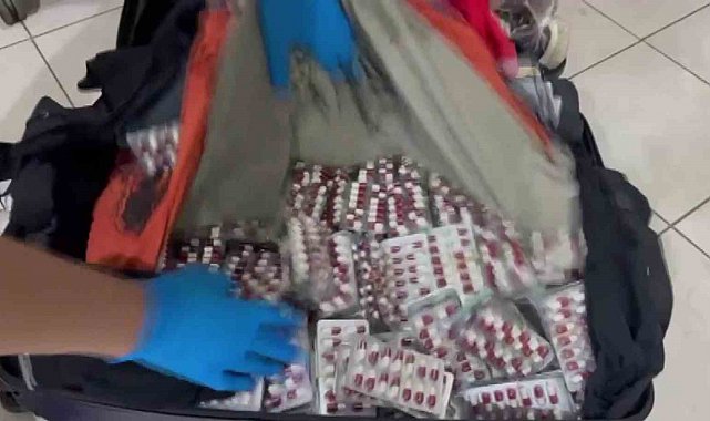 Bavulundan 5 bin 642 adet uyuşturucu hap çıktı: "Yıllık içeceğim" dedi