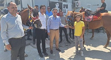 Baybatur Selendi'de esnaf ve partililerle buluştu