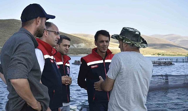 Bayburt'ta alabalık işletmesinde üretim yerinde incelendi