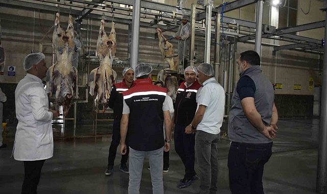 Bayburt'ta belediyeye ait mezbahada denetim yapıldı