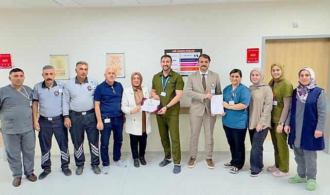 Bayburt'ta dahiliye ve nöroloji servisi çalışanlarına teşekkür belgesi verildi