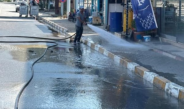Bayırköy'de caddeler tazyikli su ile temizleniyor