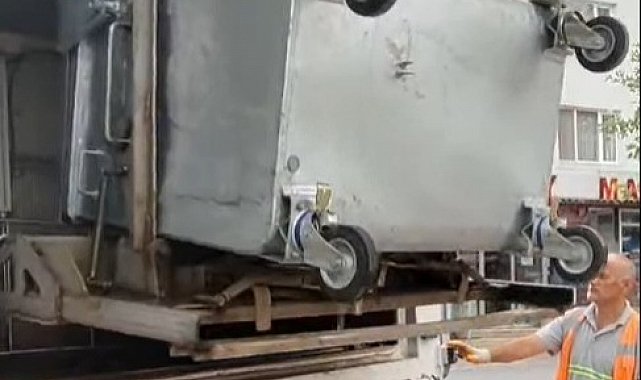 Bayırköy'de çöp konteynerleri düzenli olarak tek tek yıkanıp dezenfekte ediliyor