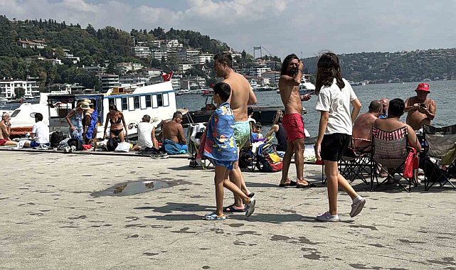 Bebek Sahili'nde Zafer Bayramı tatili ve yazın son günleri yoğunluğu