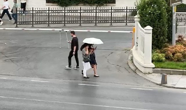 Beşiktaş'ta yağmur etkili oldu: Vatandaşlar serinliğe kavuştu