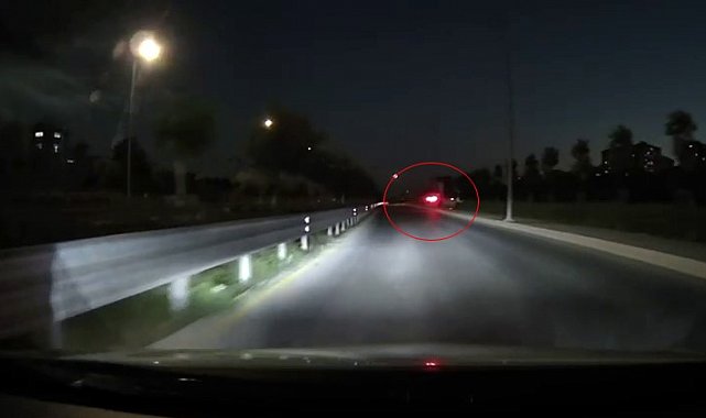 Beylikdüzü'nde aracıyla tehlikeli hareketler yapan maganda boş arsaya uçtu