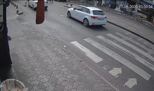 Beyoğlu'nda otomobilin dede ve torununa çarptığı kaza kamerada