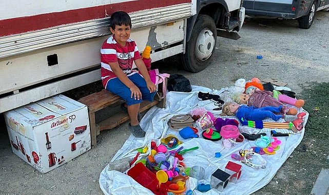 Bisiklet parası kazanmak için tezgah açan çocuklar, hayallerine erken kavuştu