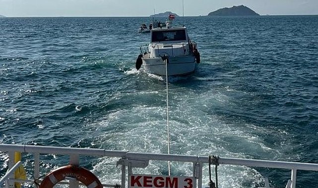 Boğaz'da tekne makine arızası nedeniyle sürüklendi, 2 kişi kurtarıldı