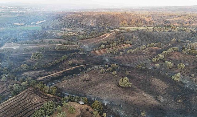 Boşaltıldıktan sonra alevlere teslim olan köy böyle görüntülendi