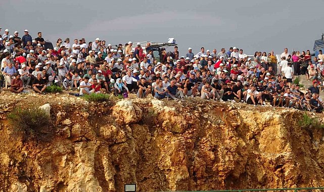 Böyle futbol turnuvası görülmedi: Maçı tepelerden izlediler