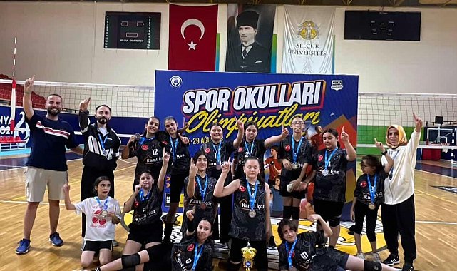 Bozkır Midi Voleybol takımı namağlup şampiyon oldu