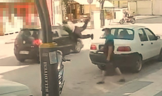 Burdur'da otomobilin çarptığı genç metrelerce havaya savruldu