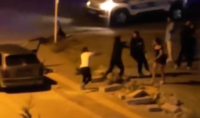 Bursa'da gençler arasında kavga: Cadde boks ringine döndü