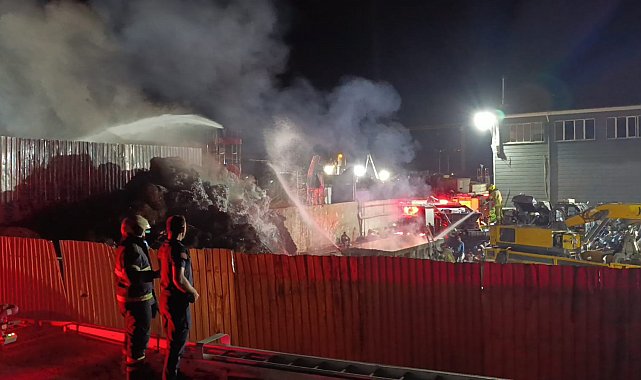 Bursa'da geri dönüşüm tesisinde yangın: 1 itfaiye eri ağır yaralandı