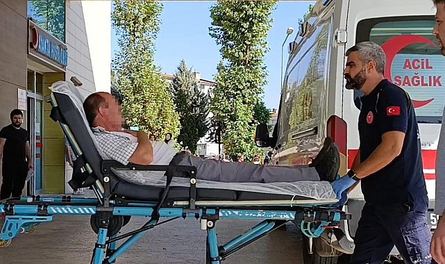 Bursa'da kavşakta iki otomobil çarpıştı: 3 yaralı