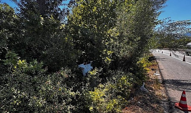 Bursa'da kontrolden çıkan minibüs şarampole yuvarlandı: 1 yaralı