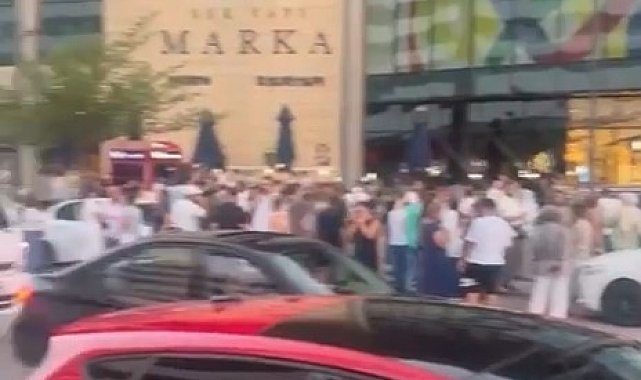 Bursa'daki AVM'lerde deprem paniği