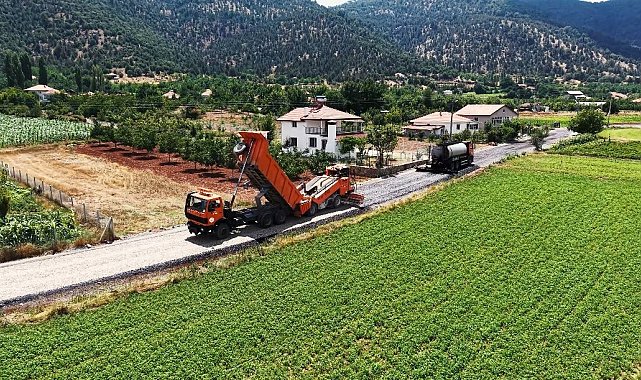 Çameli Belediyesi kendi imkanlarıyla kırsal mahalleleri asfaltla buluşturuyor