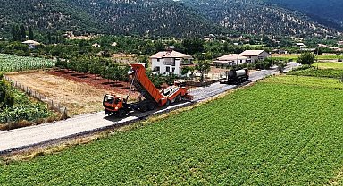Çameli Belediyesi kendi imkanlarıyla kırsal mahalleleri asfaltla buluşturuyor