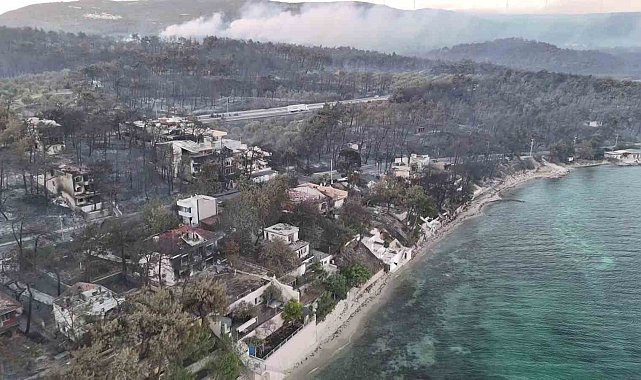 Çanakkale'de yanan villalar sabahın ilk ışıklarıyla görüntülendi