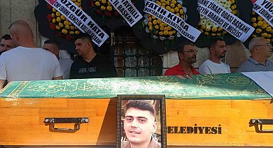 Çanakkale'deki kazada hayatını kaybeden iki genç Edirne'de toprağa verildi