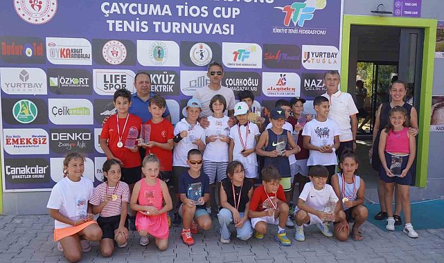 Çaycuma'da minik tenisçiler kupa için yarıştı