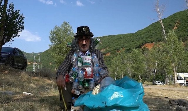 Çevre temizliğine dikkat çekmek için tiyatro performansı sergiledi