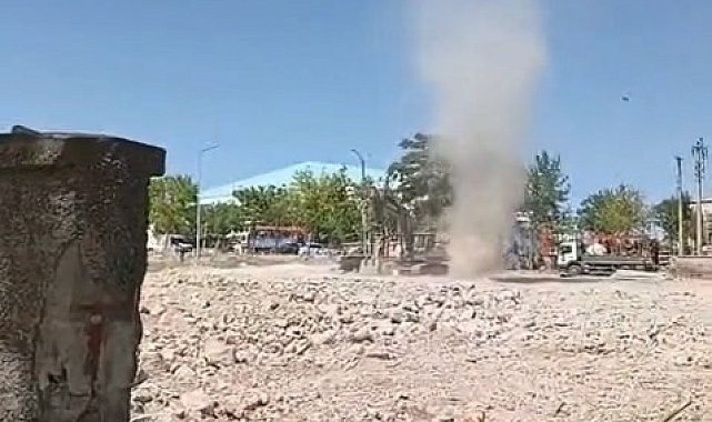 Çıkan hortumu gören çocuğun tepkisi gülümsetti