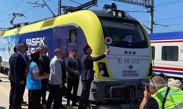 Çin-Türkiye demir yolu hattının ilk yük treni Avrupa'ya gitmek üzere Türkiye'ye ulaştı