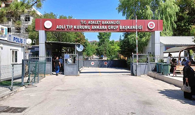 Cinnet getiren koca boşanma aşamasındaki eşini bıçaklayarak öldürdükten sonra intihar etti