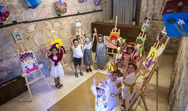 Çocuk Gelişim Merkezlerinde eğitim alan miniklerin eserleri Tarsus'ta sergileniyor