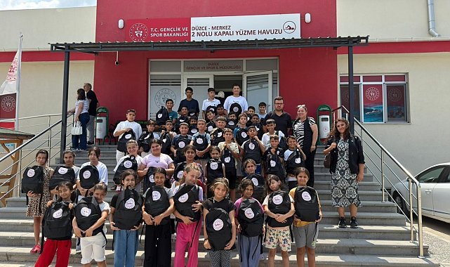 Çocuklara yüzme eğitimi