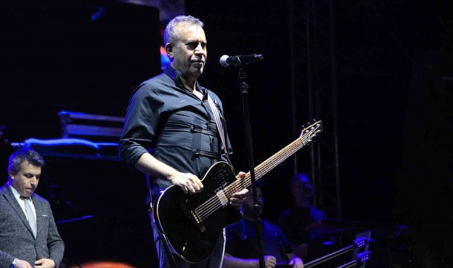 Çorum'da Haluk Levent ve Zara rüzgarı esti